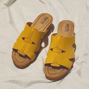 Beautiful Yellow Suede like Sandals Earth brand Size 8.5 Women's